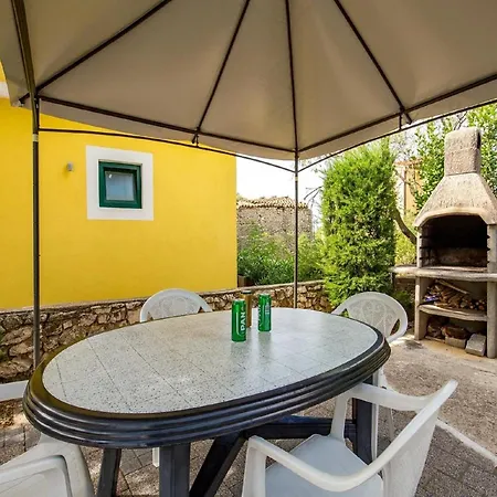 Seaside Bliss In Apartment Mandre